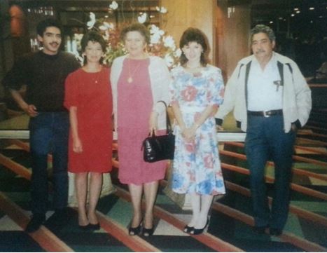 Familia Rodezno 1980s - VÃ­ctor, Silvia, Irma, Linda y Victorino