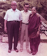 Mukund with his mom and dad who had dementia