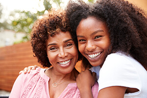 Ibu dan anak perempuan meningkatkan kesadaran tentang The Longest Day® |  Blog Alzheimer dan Demensia