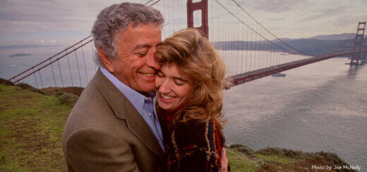 Tony Bennett, who had Alzheimer's and wife Susan in front of the San Francisco Golden Gate Bridge