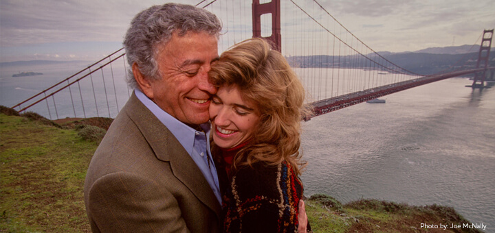 Tony Bennett, who had Alzheimer's and wife Susan in front of the San Francisco Golden Gate Bridge