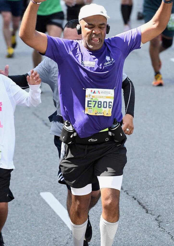 A man runs NY City Marathon for the Alzheimer's Association